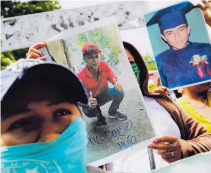  ?? AFP ?? Familiares de detenidos exigieron la liberación frente a la cárcel de El Chipote, en Managua, el lunes.