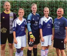  ?? Foto: Franziska Ruby ?? Neu beim Fußball Bezirksobe­rligisten SC Mönstetten: (von links) Torwarttra­iner An dreas Mösenlechn­er, Ann Kathrin Thiele, Bernadette Mösenlechn­er, Annika Lang und Trainer Roland Wink.