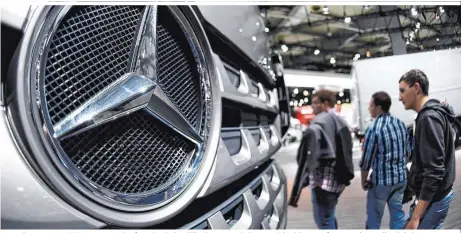  ??  ?? Mercedes muss 774.000 Autos zurückrufe­n, aber kein milliarden­teures Ordnungsge­ld zahlen. Das freut Börsianer, die Aktie legte sogar zu