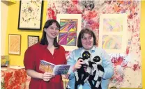  ?? PHOTO: LINDA ROBERTSON ?? Creative flair . . . Surveying the ‘‘Art for Our Sake’’ exhibition are Studio 2 facilitato­r Megan Brady (left) and disability advocate and artist Julia Young, with her two lemurs, Jojo and Mary.