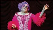  ?? SARA KRULWICH / THE NEW YORK TIMES ?? Barry Humphries performs in “Dame Edna: Back with a Vengeance!” in Manhattan in 2004. The Australian-born actor and comic, who made Dame Edna Everage into a cultural phenomenon, died in Sydney on April 22. He was 89.