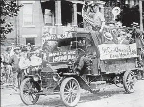  ?? PhotoQuest ?? UNION STRIKERS rally, possibly during the Pittsburgh Steel Strike of 1919.