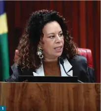  ?? Alejandro Zambrana/divulgação TSE ?? As ministras s Edilene Lôbo 1 e Vera Lucia Santana Araujo 2 participam da bancada do plenário do TSE