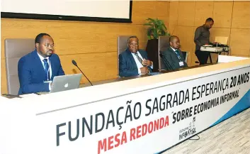  ?? DOMINGOS CADÊNCIA | EDIÇÕES NOVEMBRO ?? Falta de deliberaçõ­es no sector económico pode motivar um futuro mais desafiante para Angola