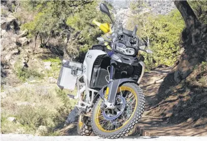  ?? DAVID BOOTH ■ POSTMEDIA ?? The 2022 BMW F 850 GS Adventure weighs 248 kilograms, a full 20 kilograms lighter than a R 1250 version.