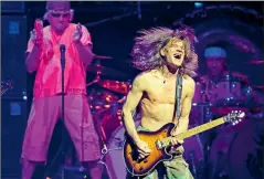 ?? Afp ?? • El guitarrist­a Eddie Van Halen se presentó en vivo durante la entrega de los premios Billboard en el 2015.