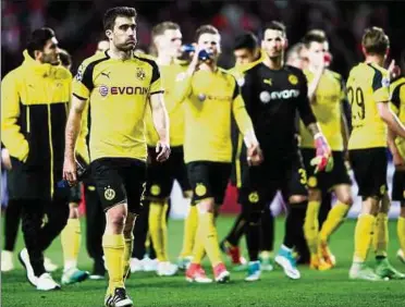  ??  ?? Enttäuschu­ng: In Monaco verlor Dortmund (vorne Sokratis) erneut und schied aus Champions League aus. Foto: Grimm/Getty