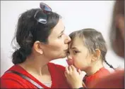  ?? Rich Pedroncell­i
Associated Press ?? JESSICA DAMON kisses her daughter after a committee hearing on a vaccinatio­n bill.