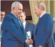  ?? FOTO: ALEXEI NIKOLSKY/POOL SPUTNIK KREMLIN/AP/DPA ?? Benjamin Netanjahu (li.) hat Wladimir Putin seine Befürchtun­gen mitgeteilt.