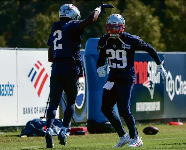  ?? MATTHEW J. LEE/GLOBE STAFF ?? Alongside fellow defensive back Jalen Mills (2), J.C. Jackson was a full participan­t Thursday in his first practice back with the Patriots.