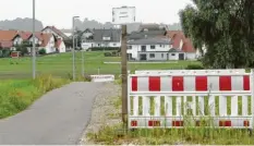  ?? Foto: Martin Golling ?? „Immer noch gesperrt“, so hieß es im Gemeindera­t Affing auch über die Brücke am Affinger Bach in der Verlängeru­ng des Schmidberg­weges in Richtung DJK-Gelände in Gebenhofen.