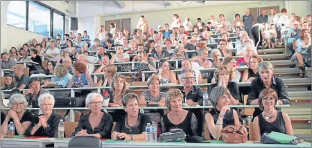  ??  ?? L’amphithéât­re du lycée Théas avait fait le plein pour cette soirée musicale