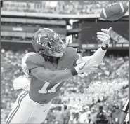  ?? AP/BRYNN ANDERSON ?? Alabama wide receiver Cam Sims stretches out in an attempt to catch a pass in the end zone Saturday during the top-ranked Crimson Tide’s 45-7 victory over the Tennessee Volunteers in Tuscaloosa, Ala. The pass fell incomplete.