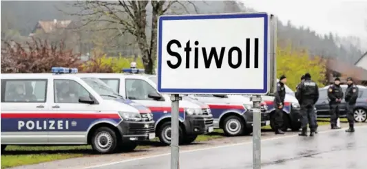  ?? BILD: SN/MARTIN BEHR ?? Ist seit dem Doppelmord am 29. Oktober eine Hochsicher­heitszone: die steirische Gemeinde Stiwoll.