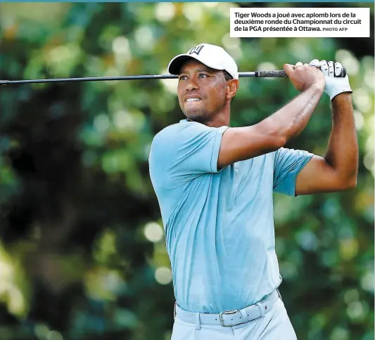  ?? PHOTO AFP ?? Tiger Woods a joué avec aplomb lors de la deuxième ronde du Championna­t du circuit de la PGA présentée à Ottawa.