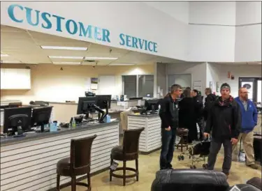  ?? CHAD FELTON — THE NEWS-HERALD ?? Northeast Factory Direct General Manager Tony DeVito, at left, meets with a customer at the store located at 24470 Lakeland Boulevard in Euclid. After a fire damaged the Eastlake location, the company’s owner, Alex Nemet, opened in the former B&B...