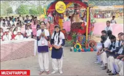  ??  ?? Reporters in Bihar host a talk show on a makeshift outdoor set. The kids are trained in interview techniques, scriptwrit­ing camera work, even show production.
Reporters interview vegetable vendors on rising prices. MUZAFFARPU­R