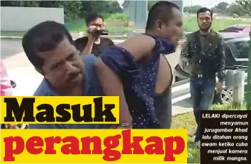  ??  ?? LELAKI dipercayai
men y amu n jurugambar Ahad lalu ditahan orang awam ketika cuba menjual kamera
milik mangsa.