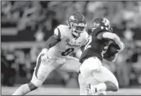  ?? NWA Democrat-Gazette/Ben Goff ?? MIDDLE MAN: Arkansas junior middle linebacker De’Jon “Scoota” Harris (8) prepares to tackle Texas A&amp;M running back Kwame Etwi Saturday during the Razorbacks’ 24-17 loss to the Aggies in the annual Southwest Classic at the Dallas Cowboys’ AT&amp;T Stadium in Arlington, Texas.