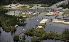 ?? KEN BLEVINS — THE STAR-NEWS VIA AP ?? Flood waters from the Neuse River cover the area Monday, a week after Hurricane Florence in Kinston, N.C.