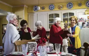  ?? Jon Shapley / Staff photograph­er ?? Anniece Larkins, from left, Pat Thomas, Gloria Floyd, Gwen Gerlich, Charlotte Sterling, and Wanda McKay look through pictures from their youth at the home of Joyce Willoughby.