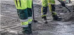  ?? ?? Crater repair: Thousands of holes need to be patched up