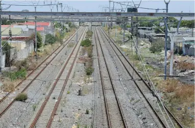  ?? PICTURE HENK KRUGER/AFRICAN NEWS AGENCY (ANA) ?? DERAILED: Metrorail is conducting maintenanc­e services of its central line at Netreg.