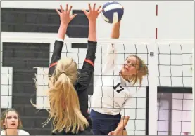  ?? Scott Herpst ?? Gordon Lee hitter Arilyn Lee sets up for a spike as Lafayette’s Colby Charland looks to defend on the play. The Lady Trojans beat the Lady Ramblers in an exciting match in Chickamaug­a last Tuesday.