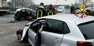  ??  ?? Lo L’incidente scontro avvenuto a Mestre in inverno, un anziano di 79 anni non ha dato la precedenza. Nello schianto è morta la moglie