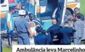  ??  ?? Ambulância leva Marcelinho