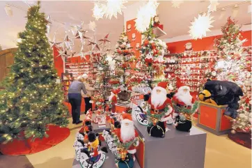  ?? RICHARD DREW/ASSOCIATED PRESS ?? Shoppers browse the Holiday Lane section at the Macy’s flagship store in New York. The nation’s retailers are gearing up for what will be another competitiv­e shopping period.