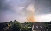  ?? RP-ARCHIV: JANA BAUCH ?? Unsere Aufnahme des Tornados entstand in NettetalSc­haag mit Blick auf Kreuzgarte­n.