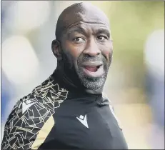  ?? Picture: Steve Ellis ?? KIND WORDS Owls boss Darren Moore