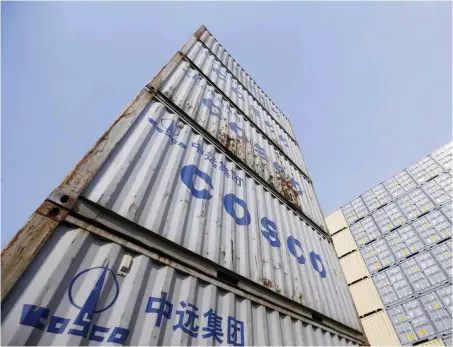  ?? Foto: Reuters/Aly Song ?? Aufstieg zur drittgrößt­en Container-Reederei: Cosco-Fracht