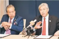  ?? — Gambar Bernama ?? JAWAB: Ahmad Zahid bersama Menteri Luar Datuk Seri Anifah Aman ketika sidang media kepada wartawan Malaysia mengenai pencapaian Sidang Kemuncak Kumpulan Lapan Negara Islam Membangun dalam Kerjasama Ekonomi (D-8) di Istanbul, semalam.