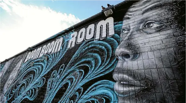  ?? Photos: PHILLIP ROLLO/FAIRFAX NZ ?? A mural on the outside of the Boom Boom Room on Fillmore St, San Francisco.