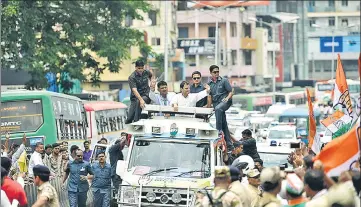  ?? ARIJIT SEN/HT PHOTO ?? Congress president Rahul Gandhi during a road show in southern Bengaluru on Wednesday.