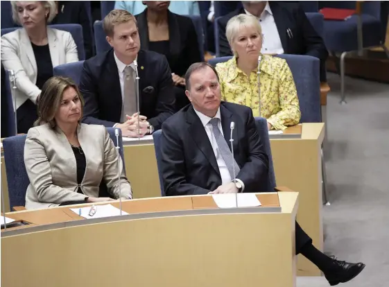  ?? FOTO: TT/ANDERS WIKLUND ?? Statsminis­ter Stefan Löfven (S) blev bortröstad under statsminis­teromröstn­ingen i Sveriges riksdag. Bredvid honom sitter Isabella Lövin (MP).