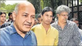  ?? SONU MEHTA/HT PHOTO ?? Delhi deputy chief minister Manish Sisodia and AAP leader Kumar Vishwas speak to reporters after a meeting at CM Arvind Kejriwal’s Civil Lines residence in New Delhi on Wednesday.