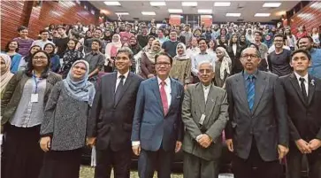  ?? BERNAMA PIC ?? Minister in the Prime Minister’s Department Datuk Liew Vui Keong (front row, centre) at the ‘Law Reform Talk’ event at Universiti Malaya, Kuala Lumpur yesterday.