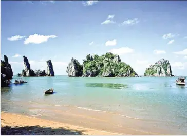  ??  ?? The Ba Lua archipelag­o, a tourism highlight in Kien Giang.