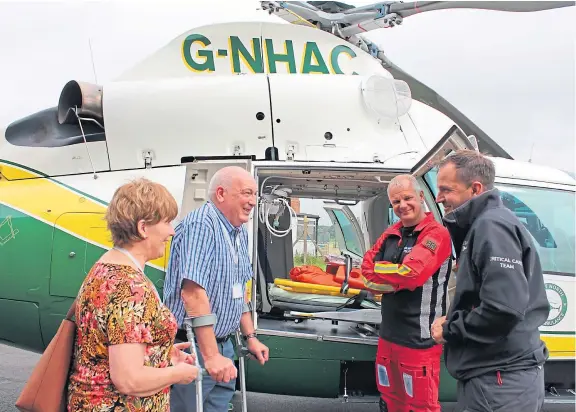  ??  ?? John Stark and his wife Marjory thank crew members from the Great North Air Ambulance Service on the documentar­y.