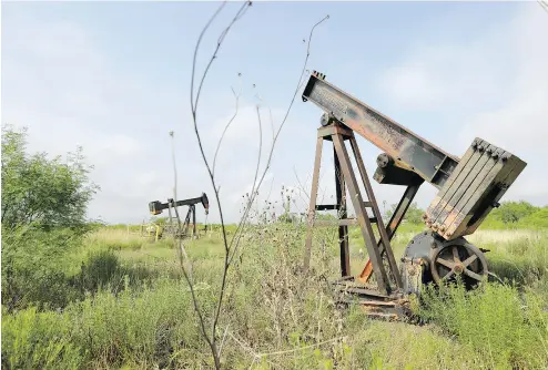  ?? ERIC GAY / THE ASSOCIATED PRESS ?? Texas switched in 2002 to a system where oil- drilling companies post bonds to ensure idle wells, above, are cleaned up. A C.D. Howe Institute report says the policy did not affect production, but reduced environmen­tal problems.