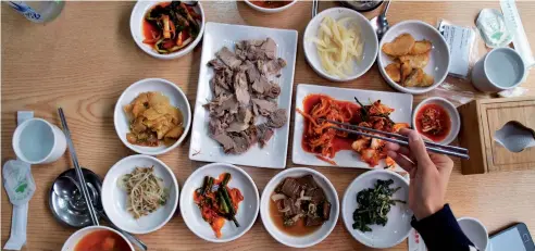  ?? F.E ?? Hanjeongsi­k es uno de los platos más tradiciona­les de Corea; este se compone de una diversidad de recetas.