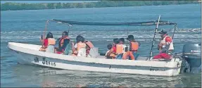  ?? ?? Guías de turistas de Río Lagartos recibieron una prórroga de tres meses para regulariza­r su documentac­ión