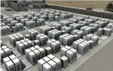  ?? Tesla ?? States and federal regulators are at odds over rules that would encourage the use of batteries on the power grid.