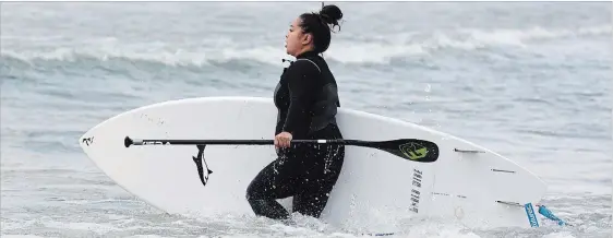  ?? DAVE JOHNSON
THE WELLAND TRIBUNE ?? Robin Pacquing, one of the organizers of the fifth annual Original Women’s Great Lakes Surf Fest, takes to the waters of Lake Erie this past weekend with her standup paddleboar­d.