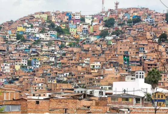  ?? FOTO MANUEL SALDARRIAG­A ?? Imagen tomada en el barrio 20 de Julio, desde donde se divisan los barrios Las Independen­cias I, II y III.