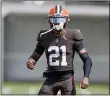  ?? RON SCHWANE — THE ASSOCIATED PRESS ?? Denzel Ward warms up during Browns practice Sept. 1 in Berea.