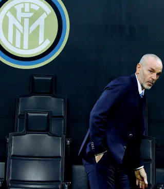  ??  ?? Stefano Pioli, 51 anni, a novembre è subentrato a De Boer sulla panchina dell’Inter